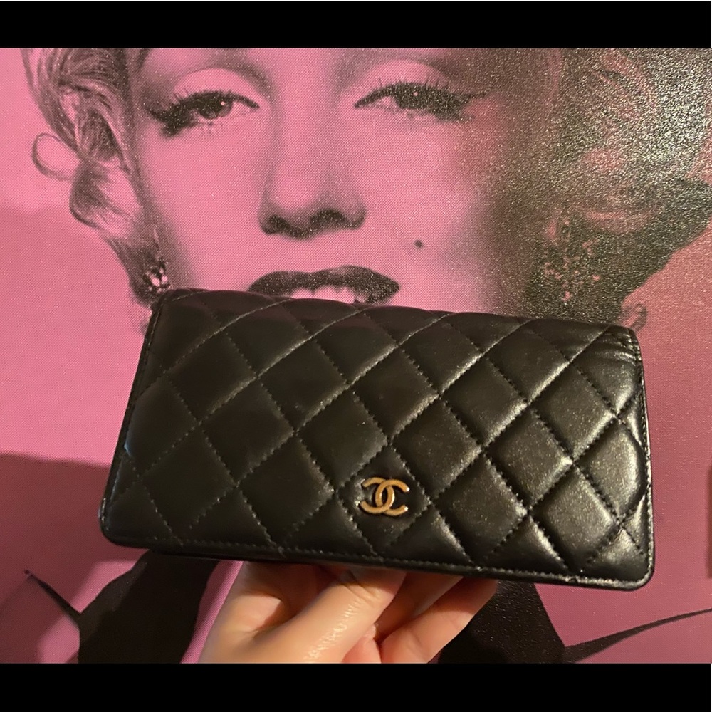 AUTHENTIC CHANEL Classic Quilted Flap Wallet